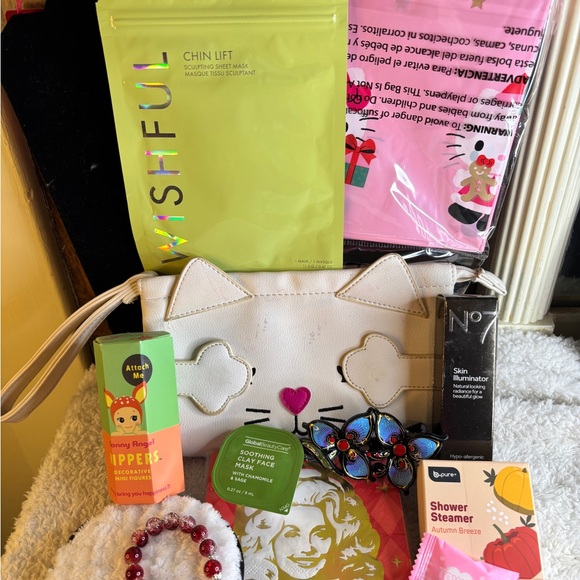 Bundle Betsey Johnson Clutch No 7 Illuminator,Shower Steamer,Towel,Sonny Angel - Picture 4 of 17